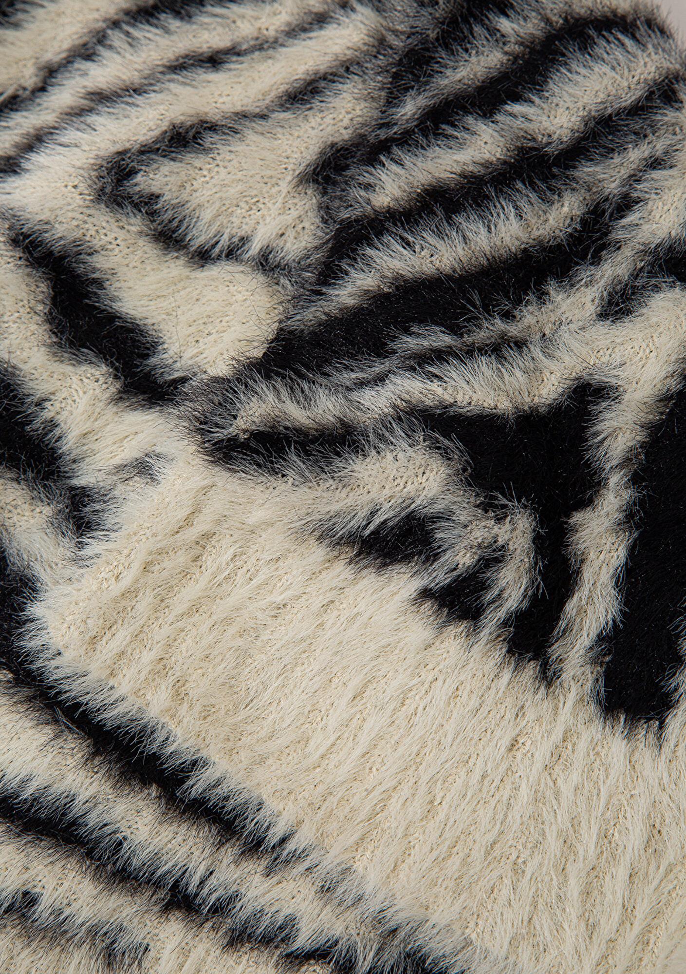 Mavi Zebra Desenli Siyah Atkı 1913600-900