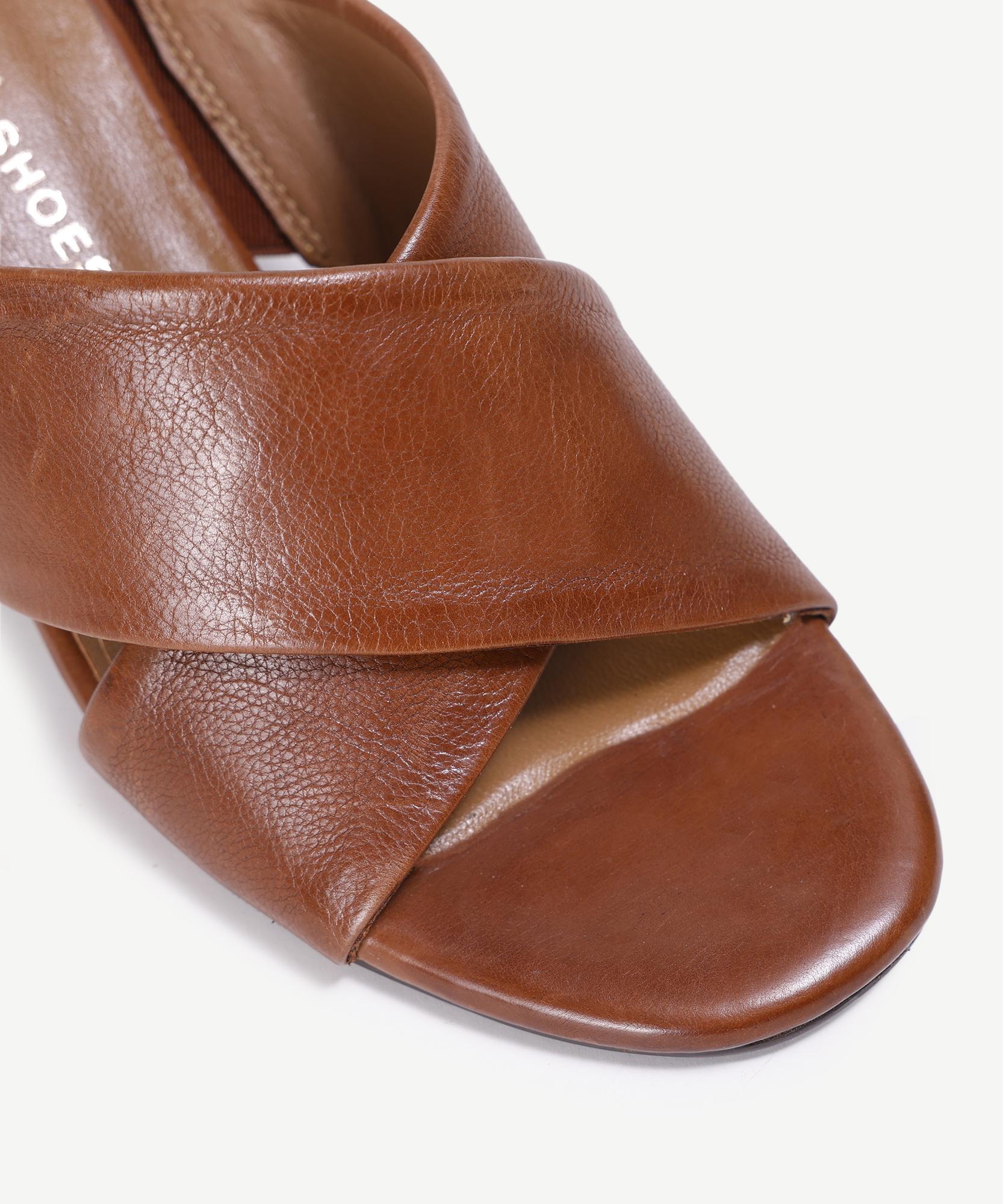 YARGICI Yumuşak Tabanlı Çapraz Deri Topuklu Terlik