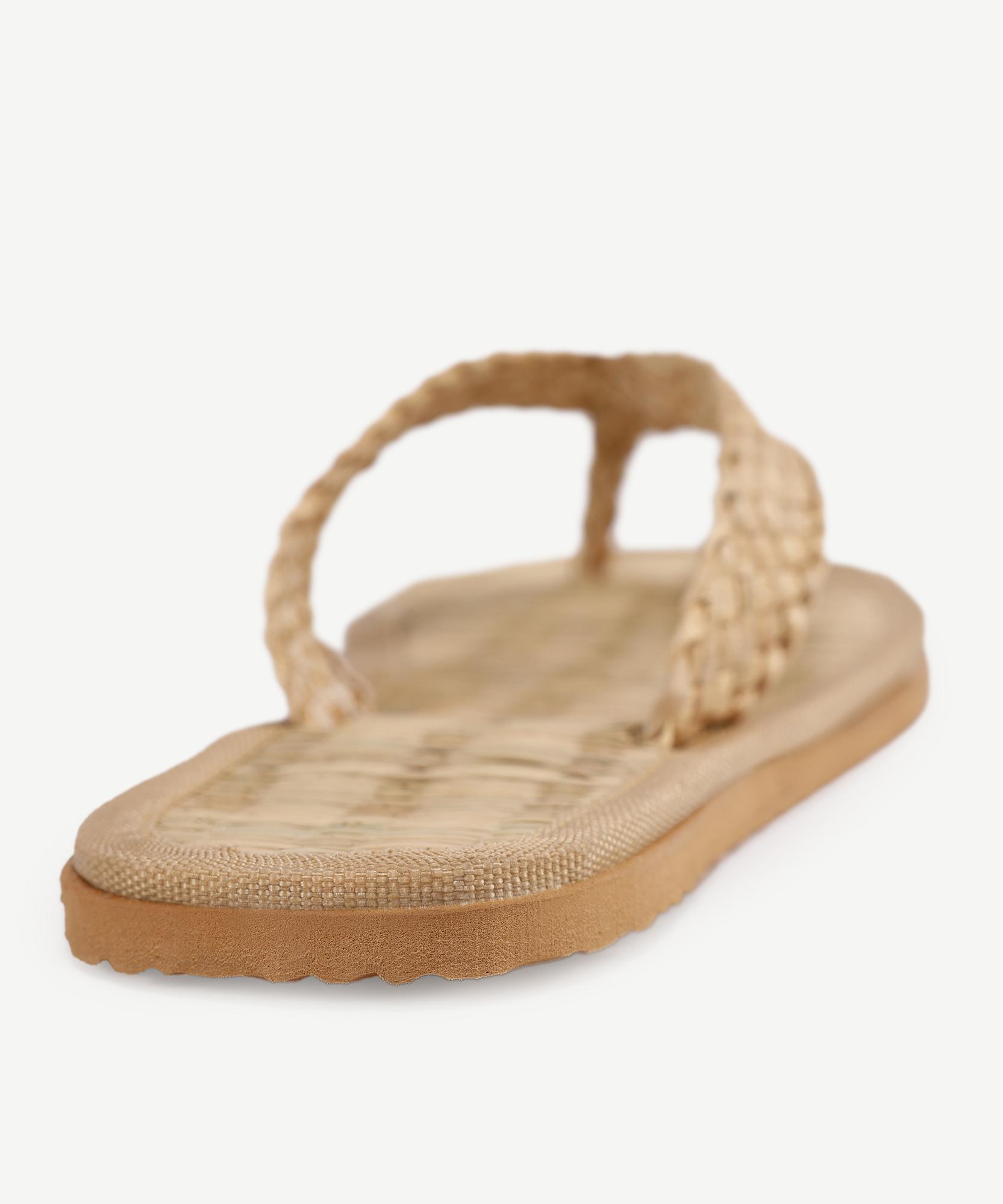 YARGICI Su Sümbülü Yaprağından Örülmüş Hasır Terlik