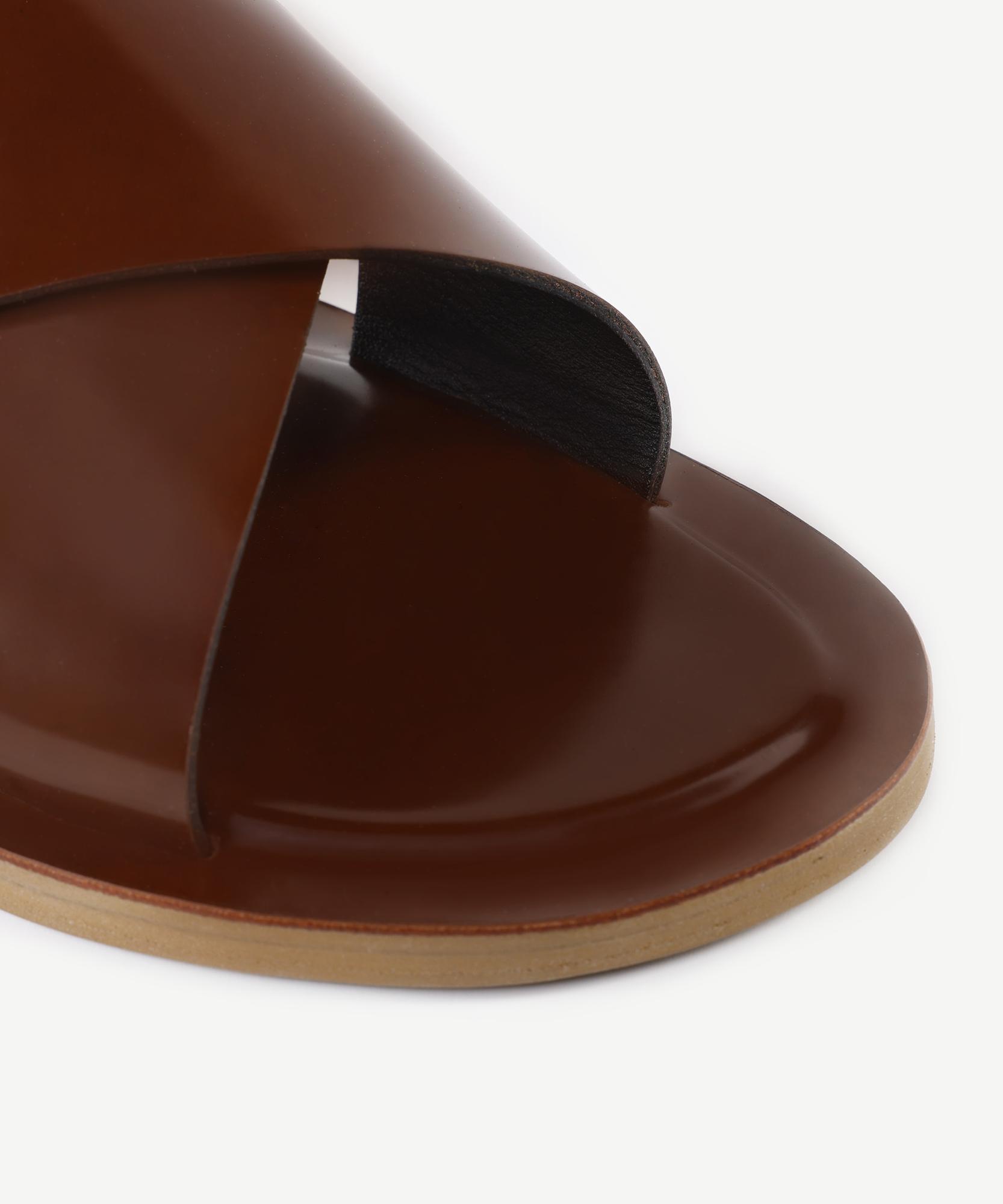 YARGICI Çapraz Bantlı Deri Terlik