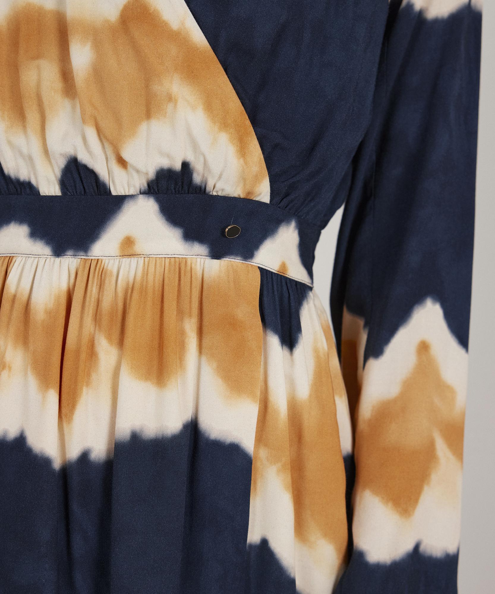 YARGICI V Yaka Elbise