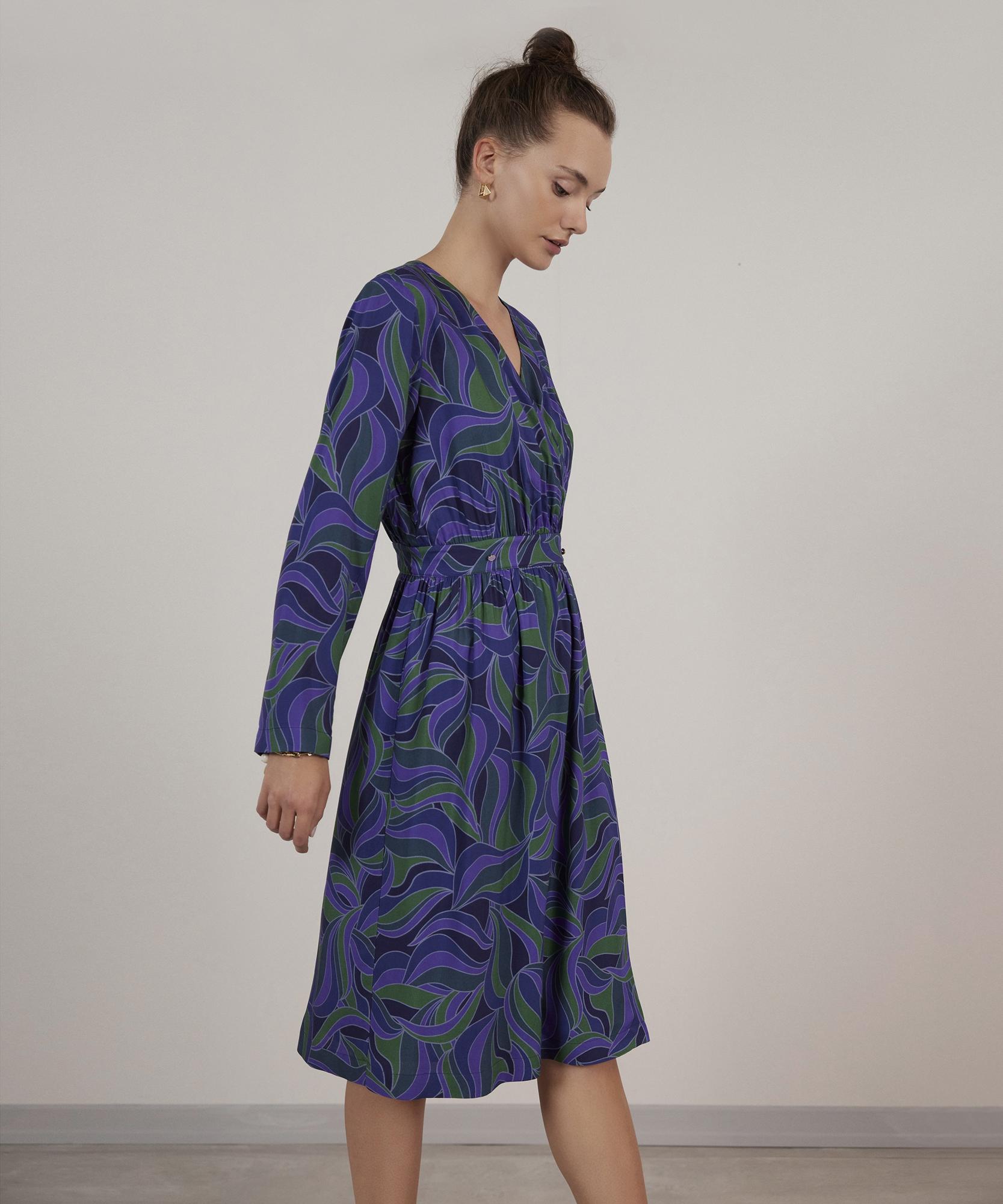 YARGICI V Yaka Elbise