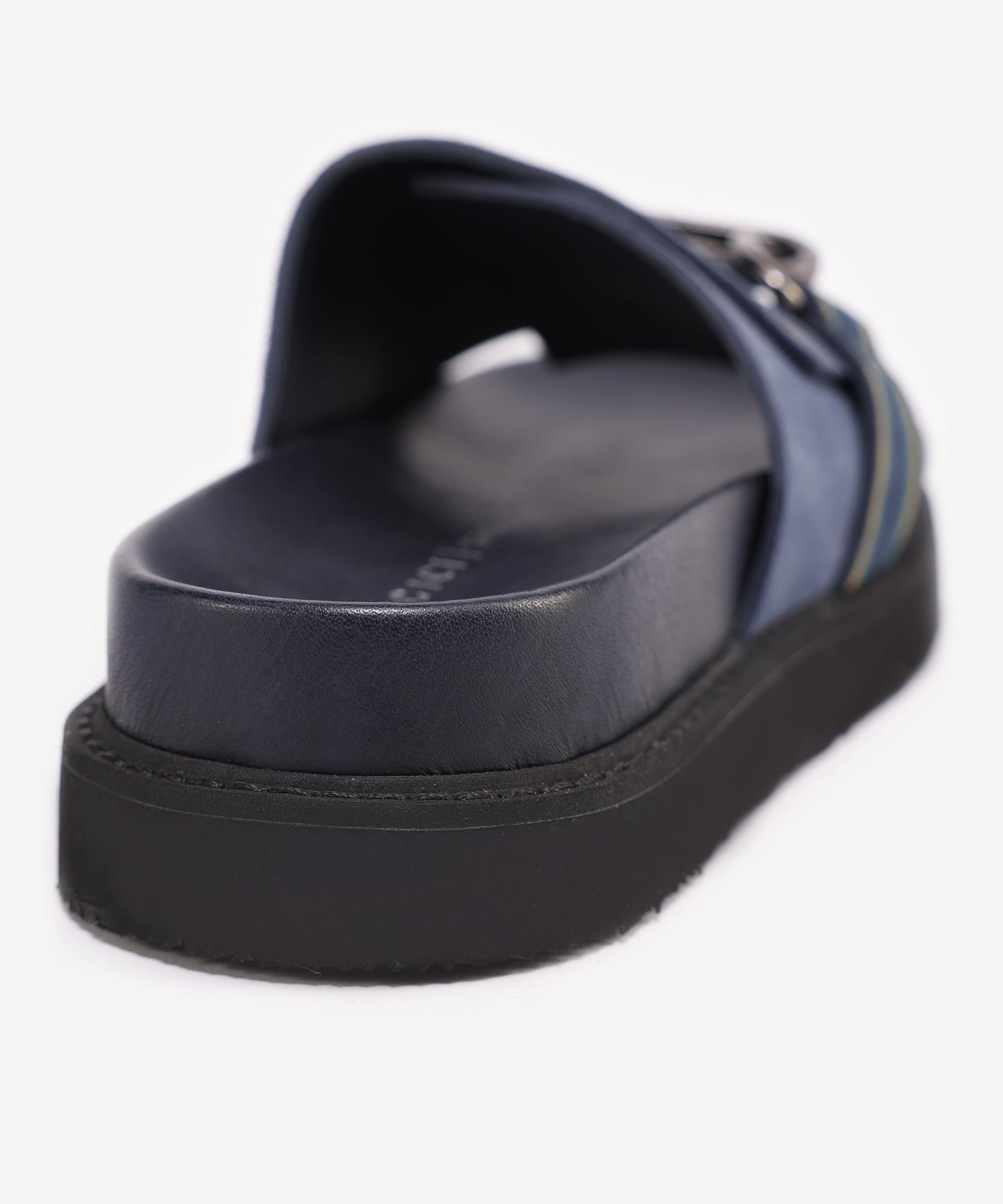 YARGICI Aksesuar Detaylı Yumuşak Deri Terlik