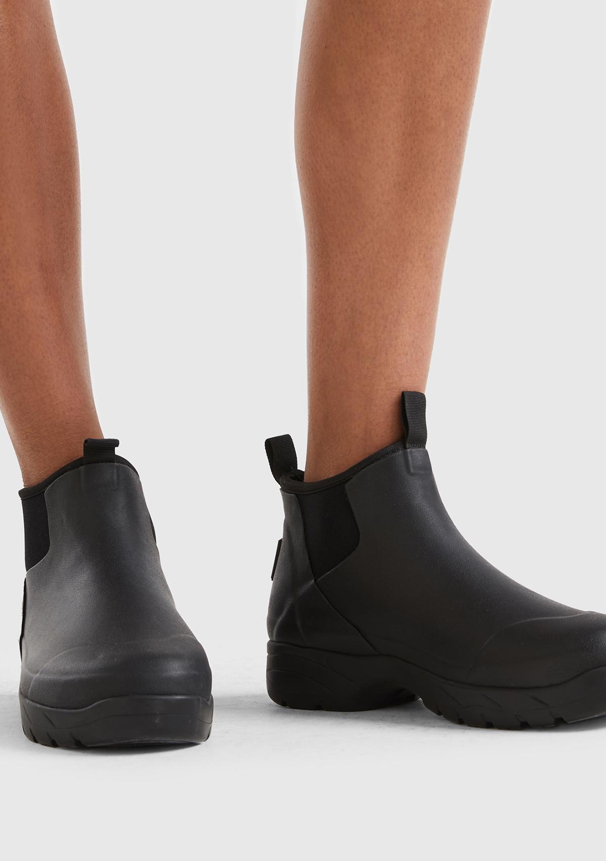 Unisex Siyah Suni Deri Yarım Bot