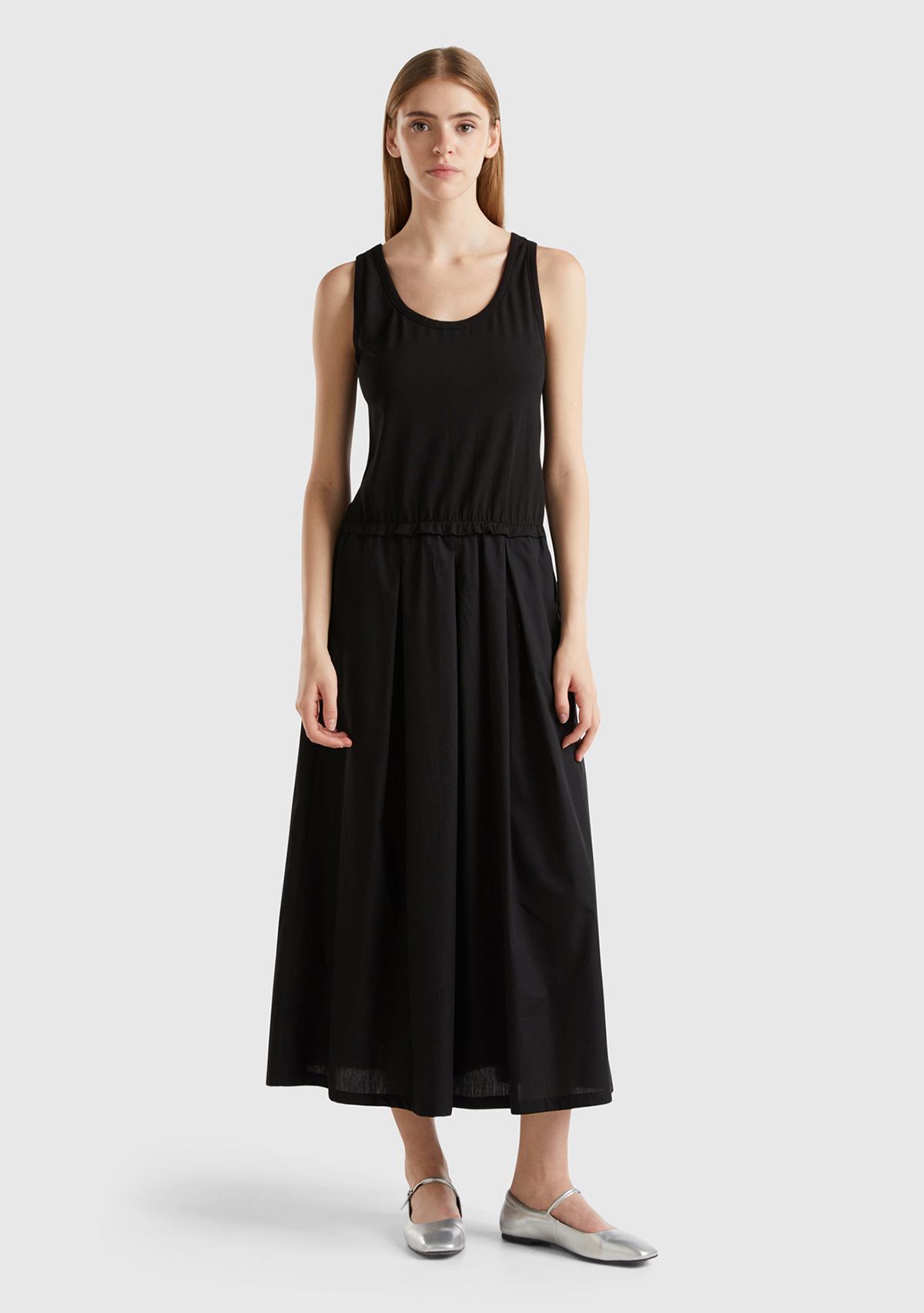 Kadın Siyah Pamuk Karışımlı Hafif Kloş Geniş Yaka Kolsuz Uzun Elbise