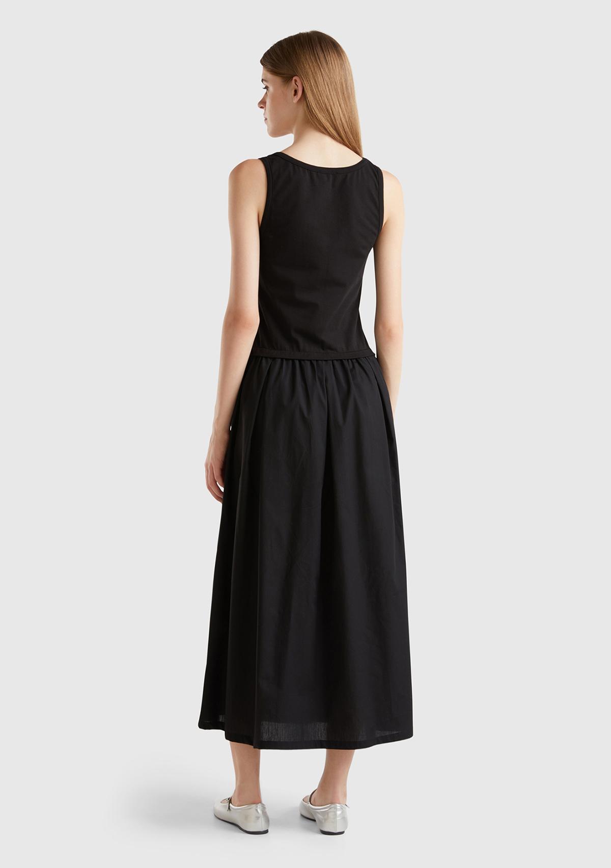 Kadın Siyah Pamuk Karışımlı Hafif Kloş Geniş Yaka Kolsuz Uzun Elbise