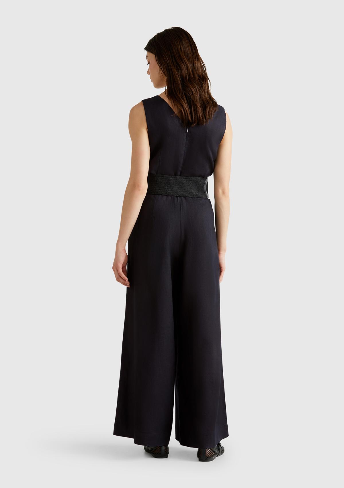 Kadın Siyah %100 Keten Kuşaklı Bedeni Oturan Wide Leg V Yaka Tulum