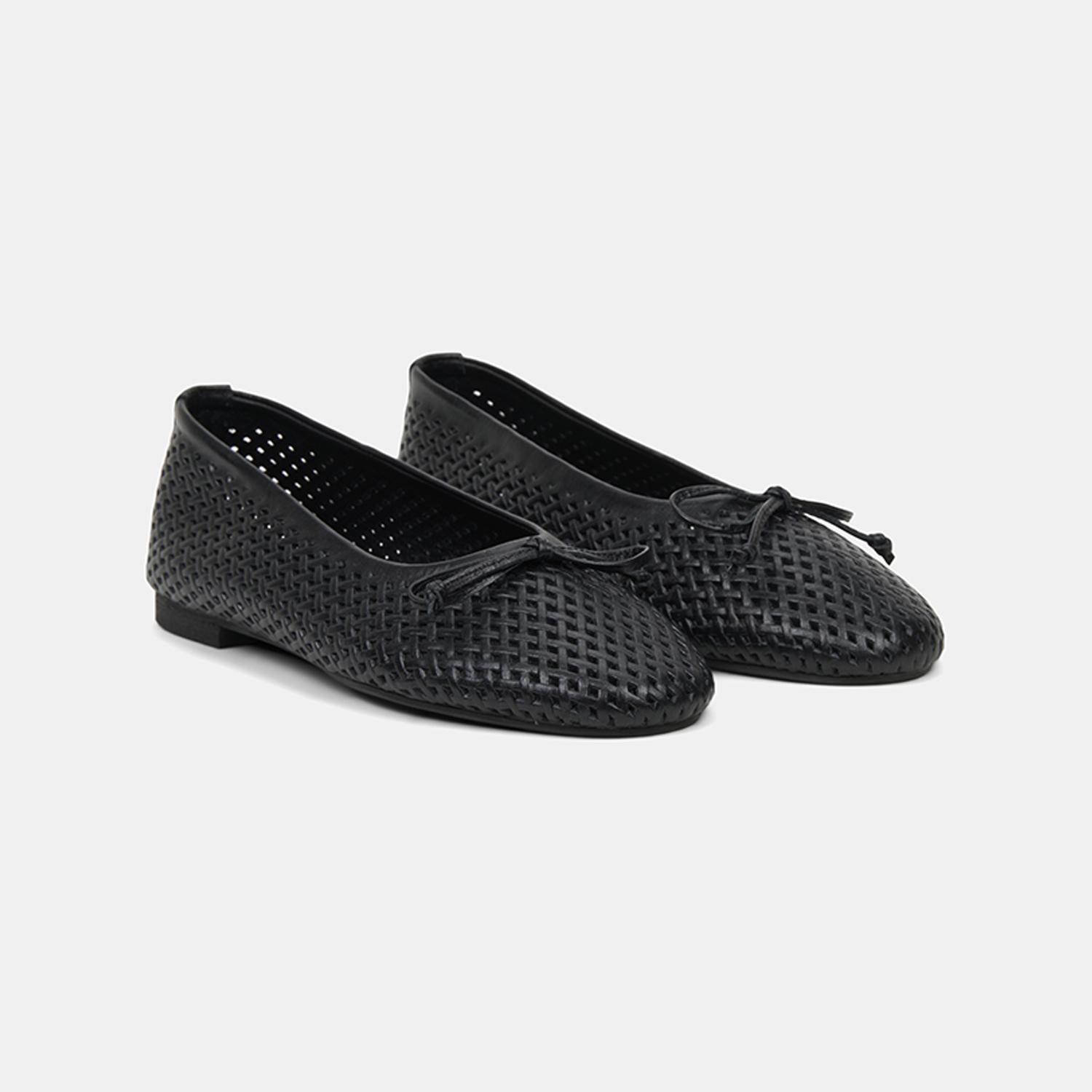 Kadın Siyah Lazer Kesimli Deri Babet