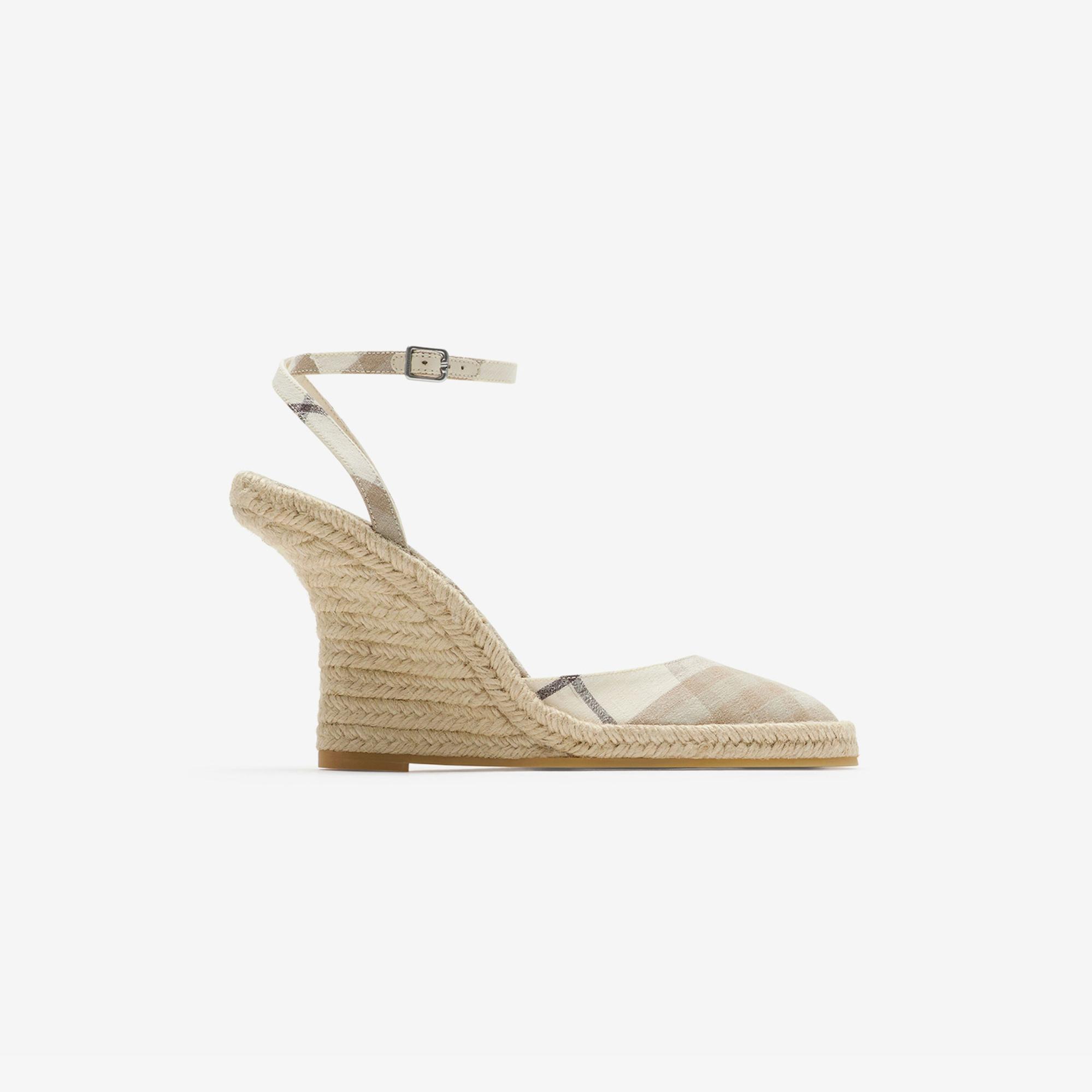Burberry Mews Pumps Kadın Krem Espadril