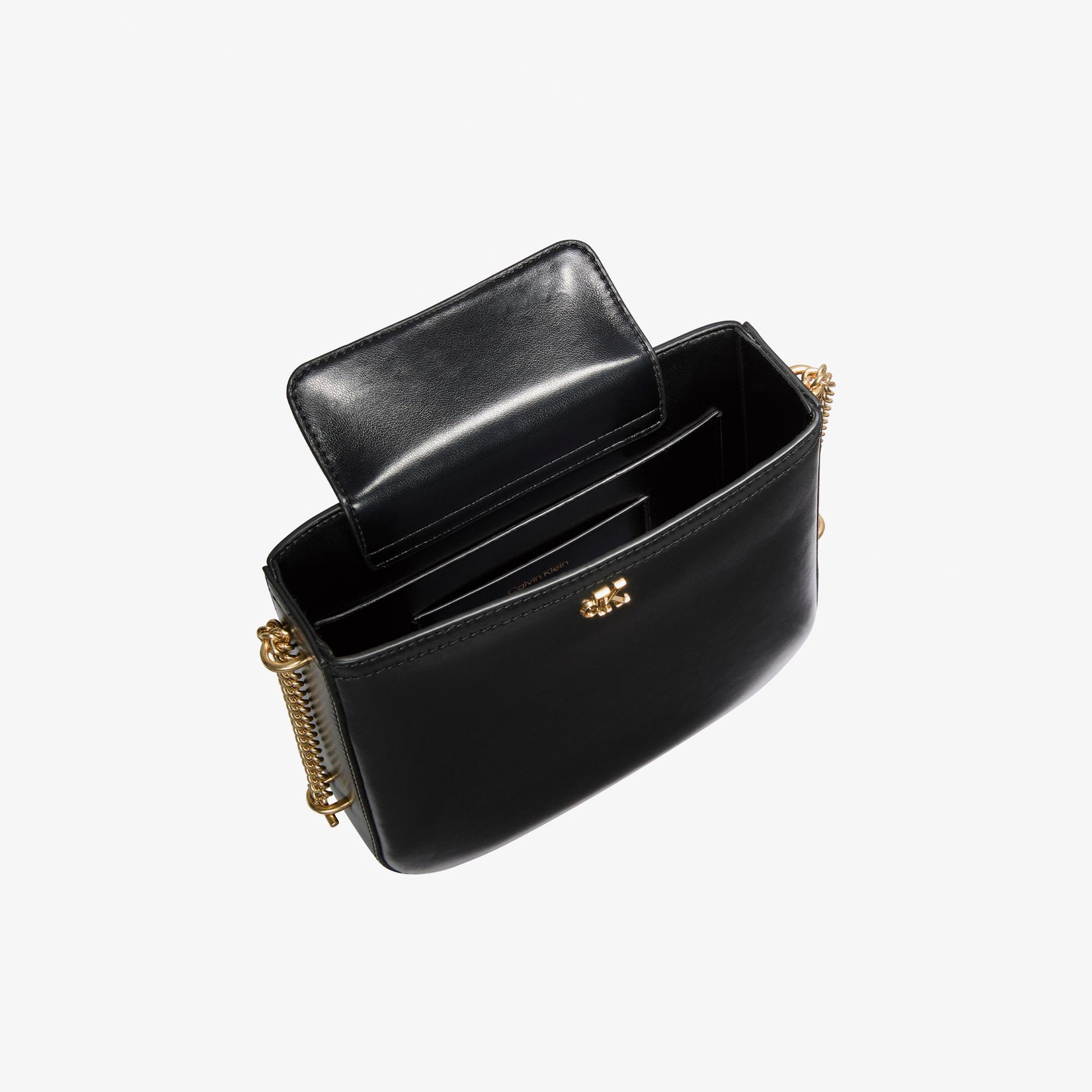 Calvin Klein Saddle With Chain Kadın Siyah Çapraz Çanta