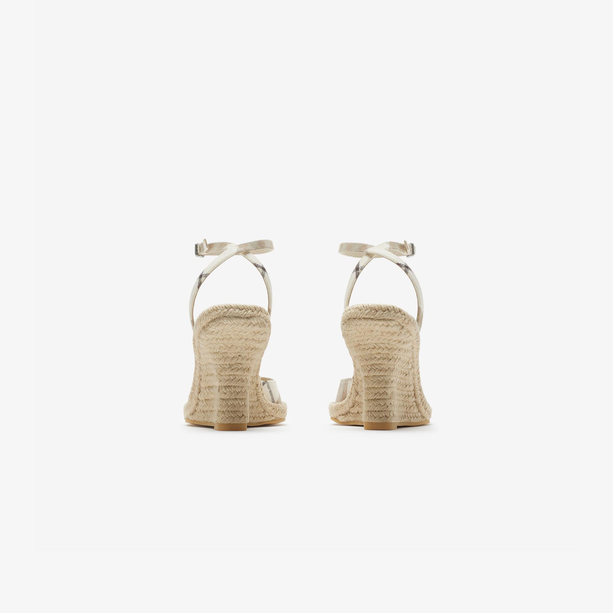 Burberry Mews Pumps Kadın Krem Espadril