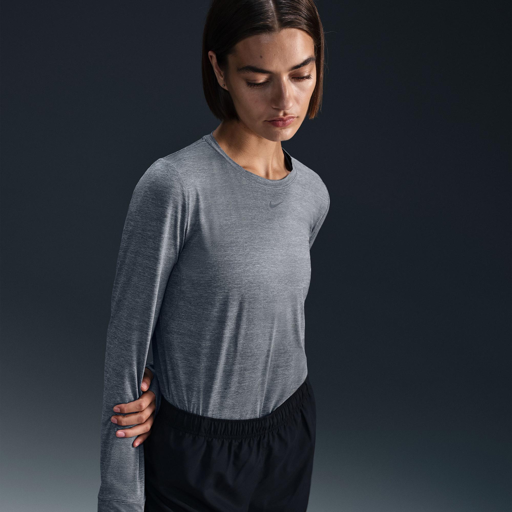 Nike One Classic Dri-Fit Kadın Gri Sweatshirt