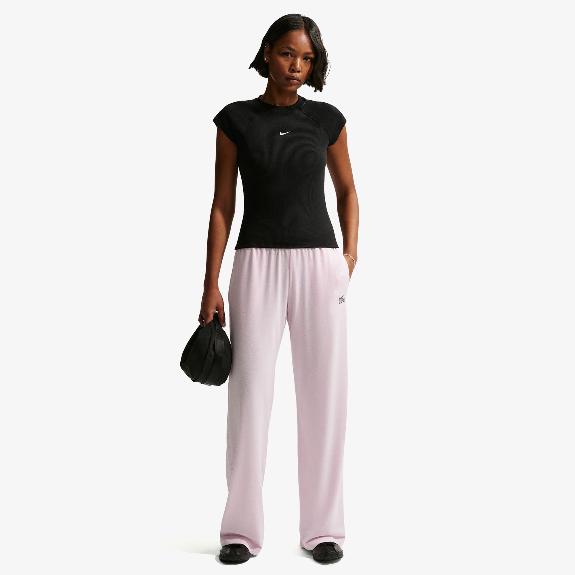 Nike Sportswear Chill Knit Kadın Siyah T-Shirt